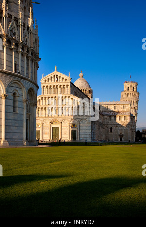 Il Battistero, il Duomo di Santa Maria Assunta e la Torre Pendente di Pisa Toscana Italia Foto Stock