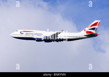 Boeing 747 operati da British Airways in volo dopo la partenza dall'Aeroporto di Londra Heathrow, UK. Foto Stock