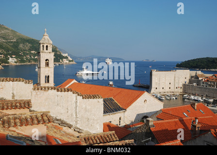 Il cotto rosso sui tetti della Città Vecchia di Dubrovnik, Croazia. Foto Stock