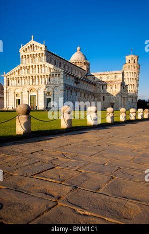 Il Duomo di Santa Maria Assunta e la Torre Pendente di Pisa Toscana Italia Foto Stock