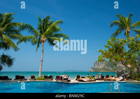 Asia isola asiatica isle Krabi nel sud-est asiatico in Thailandia Thailandia meridionale Railay west Rai Leh beach seashore Centara Resort hotel Foto Stock