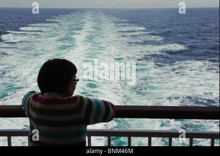 Guardando la scia della MV Pont Aven nel Golfo di Biscaglia Foto Stock