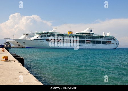 Royal Caribbean International per MV splendore dei mari ormeggiata in porto, Corfù, Grecia Foto Stock