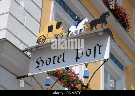 Hotel Post segno nella strada principale di Murnau am Staffelsee, Garmisch-Partenkirchen, Alta Baviera, Baviera, Germania Foto Stock