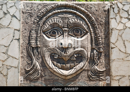 Italia Calabria Palmi Provincia di Reggio Calabria Costa Viola Stretto di Messina Stretto di Messina maschera ad una parete grimace di sfiato Foto Stock