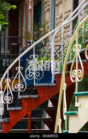 Tipica scalinata esterna di una casa Plateau Mont Royal Montreal Canada Foto Stock