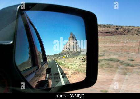 Deserto in Monument Valley USA Utah riflessa in specchio del veicolo Foto Stock