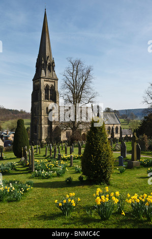 La Chiesa di San Pietro a Edensor, il villaggio immobiliare a Chatsworth nel Derbyshire Peak District. Foto Stock