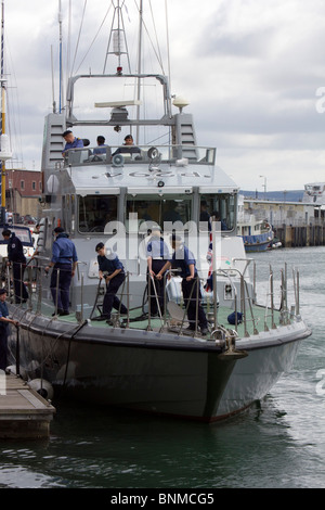 HMS Trumpeter (P294) è un arciere-classe P2000-tipo di pattugliamento e di formazione nave nel porto di Weymouth Dorset Inghilterra Foto Stock