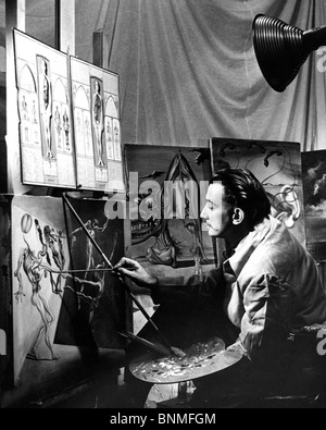 SALVADOR DALI (1984-1989) artista spagnolo lavorare durante il soggiorno negli Stati Uniti nel 1940 - vedere la descrizione riportata di seguito Foto Stock