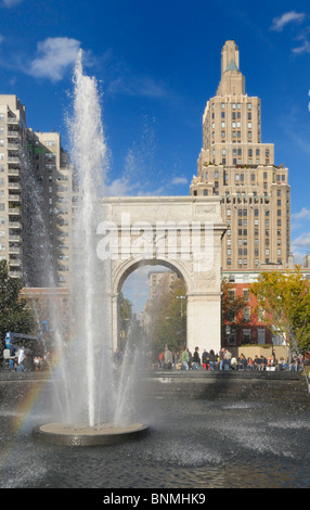 Arch fontana New York City Washington Square Park Greenwich Village Manhattan New York STATI UNITI D'AMERICA America Nord America Foto Stock