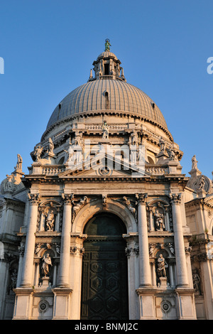 Venezia. L'Italia. La Basilica di Santa Maria della Salute, sulla Punta della Dogana, Dorsoduro. Foto Stock