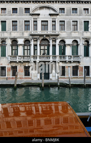 Venezia. L'Italia. Ca' Zenobio degli Armeni, dalle fondamenta del Soccorso, Dorsoduro. Foto Stock