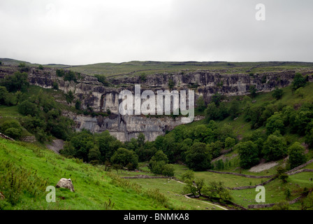 Malham Cove nel Yorkshire Dales Foto Stock