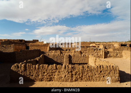 Tetti, fango tradizionali edifici in mattoni, Figuig, provincia di Figuig, della Regione Orientale, Marocco. Foto Stock