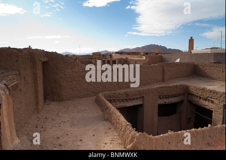 Tetti, fango tradizionali edifici in mattoni, Figuig, provincia di Figuig, della Regione Orientale, Marocco. Foto Stock