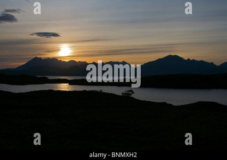 Sunset Loch Eishort Isola di Skye in Scozia Foto Stock