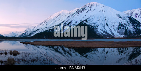 Panorama scenic del tramonto sul Lago di Tern, Penisola di Kenai, Alaska Foto Stock