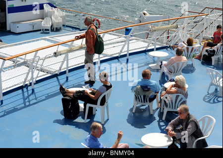 I passeggeri a bordo di Brittany Ferries da Caen a Portsmouth. Foto Stock