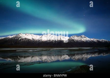 Luci del nord su Chugach Mts & Knik River, centromeridionale Alaska Foto Stock
