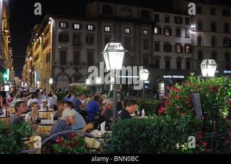 Ristoranti esterni di notte, Piazza della Signoria, Firenze, Italia Foto Stock