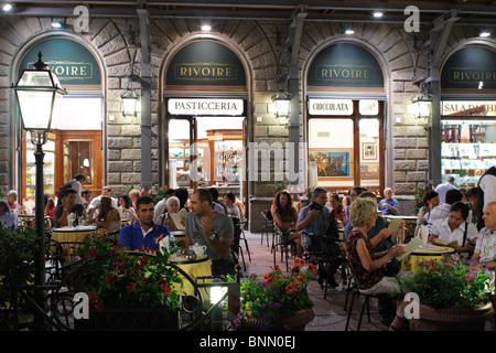 Ristoranti esterni di notte, Piazza della Signoria, Firenze, Italia Foto Stock