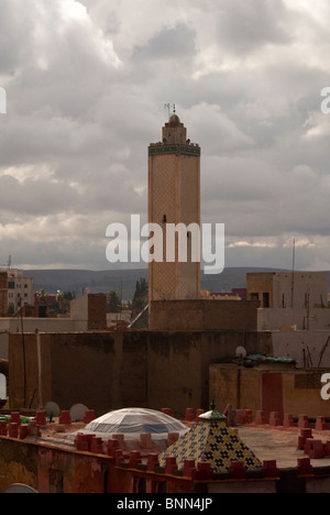 Minareto, Moschea di Okba e Hammam, Oujda, della regione orientale, Marocco. Foto Stock