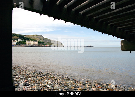 Llandudno Pier visto dalla spiaggia Foto Stock