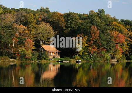 Il lago di Mt. Tom stato parco Bantam Connecticut USA America Stati Uniti d'America autunno autunno foresta di acqua Foto Stock