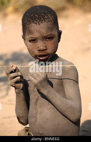 Ritratto di Hadzabe boy, gruppi etnici che vivono nel lago Eyasi area, Tanzania Foto Stock