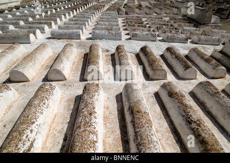 File di tombe ebraiche anonime o non marcate nel Cimitero Ebraico, Mellah di Fez o quartiere ebraico, Fez, Marocco