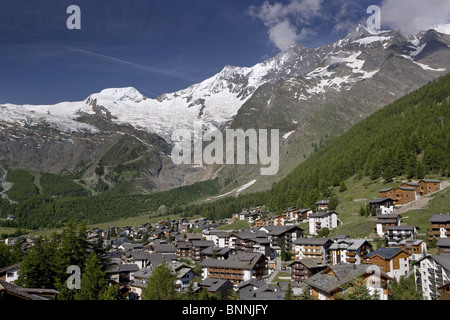 La Svizzera swiss scenario Valle di Saas Saastal canton Vallese Saas Fee case case luogo luogo panoramica Foto Stock