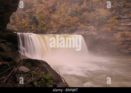 Grande cade Cumberland Falls membro Resort Park Kentucky USA America Stati Uniti d'America cascata Foto Stock