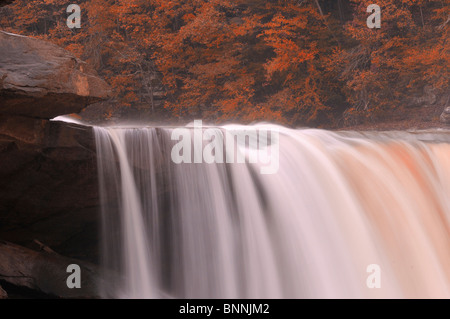 Grande cade Cumberland Falls membro Resort Park Kentucky USA America Stati Uniti d'America cascata Foto Stock