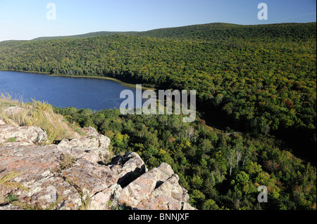 Il lago di Lago di natura nuvole Porcupine montagne selvagge del Parco Statale Michigan USA America Stati Uniti d'America Foto Stock