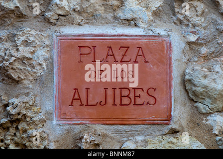 Strada segno, 'Plaza de Los Aljibes' (serbatoi quadrati), Melilla la Vieja, Melilla, Spagna, Europa. Foto Stock