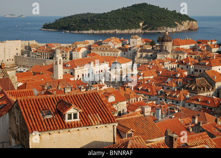 Il cotto rosso sui tetti della Città Vecchia di Dubrovnik, Croazia. Foto Stock