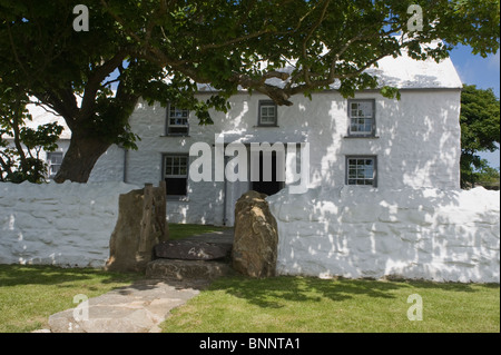 Gallese tradizionale casale in pietra in Pembrokeshire, restaurata da Griff Rhys Jones come visto sul ritorno di Pembrokeshire Farm. Foto Stock