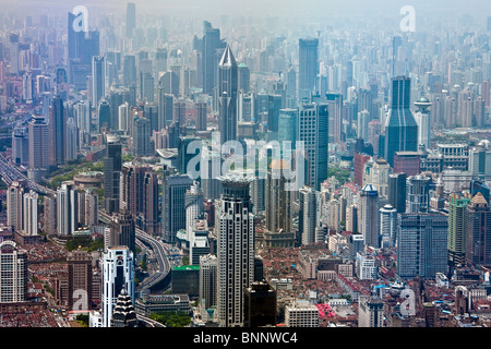 Cina Shanghai città di blocchi di appartamenti edifici ad alta città Viaggi turismo vacanza vacanze Foto Stock