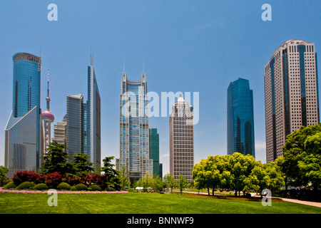 Cina Shanghai città di blocchi di appartamenti edifici ad alta città skyline park Viaggi turismo vacanza vacanze Foto Stock