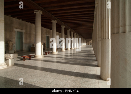 La Stoa di Attalos nell'agora ateniese. Vista interna dal nord. Foto Stock