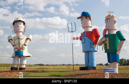 L'autostrada incantata sculture artistiche sulla strada per Regent North Dakota Foto Stock