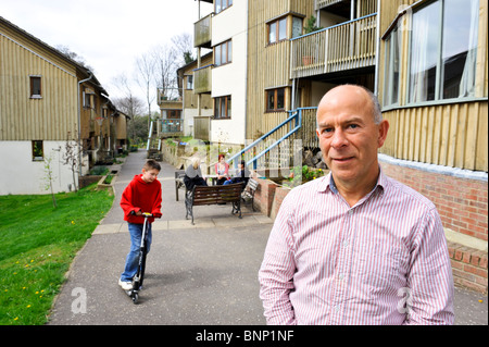 David Michael fonder di Springhill Eco-Housing, cohousing, comunità sociale l'alloggiamento. Stroud Gloucestershire. Inghilterra, Regno Unito. Foto Stock