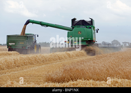John Deere serie S690i mietitrebbia Foto Stock