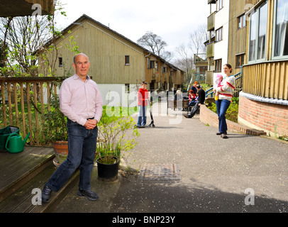 David Michael fonder di Springhill Eco-Housing, cohousing, comunità sociale l'alloggiamento. Stroud Gloucestershire. Inghilterra, Regno Unito. Foto Stock