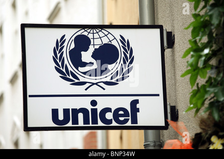 Un segno dell UNICEF su una casa, Halle, Germania Foto Stock