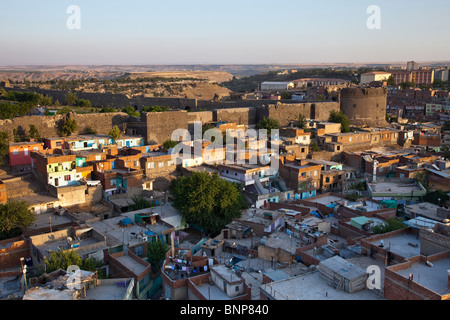 Ulu torre Beden sulle antiche mura della città di Diyarbakir, Turchia Foto Stock