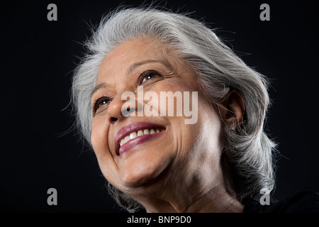 Ritratto di una vecchia donna sorridente Foto Stock