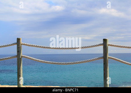 Ringhiera ringhiera in marine corda e legno Moraira mare mediterraneo Foto Stock