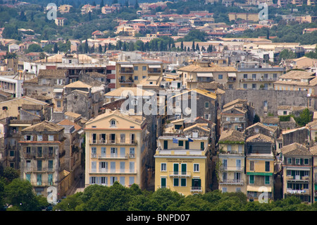 Corfù Città Vecchia vista su Venetian edifici di stile tradizionale di Corfù Città Vecchia sull'isola greca di Corfu Grecia GR Foto Stock